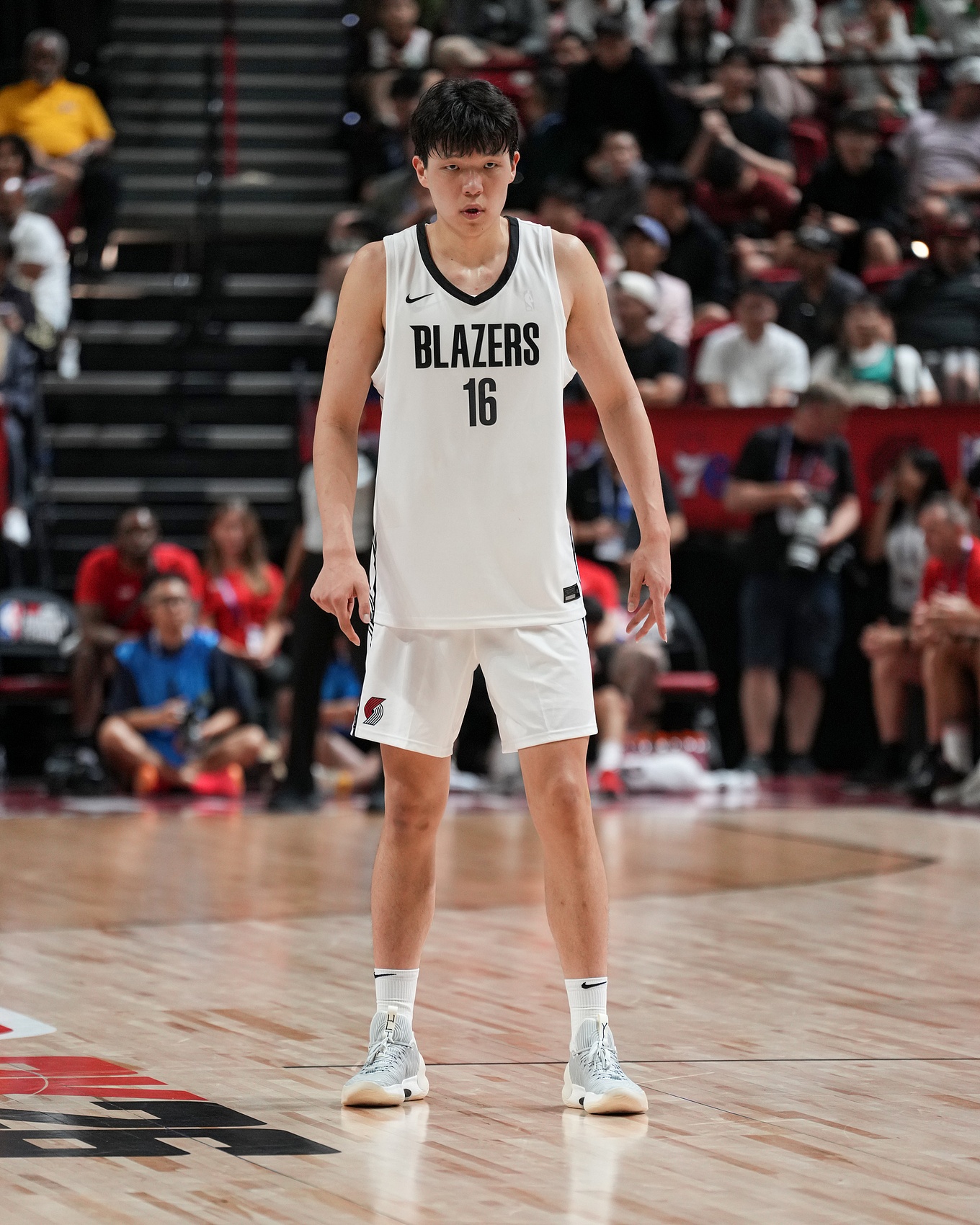 ?小心保罗举报！拓记：显然杨瀚森不怎么爱把球衣塞进腰间